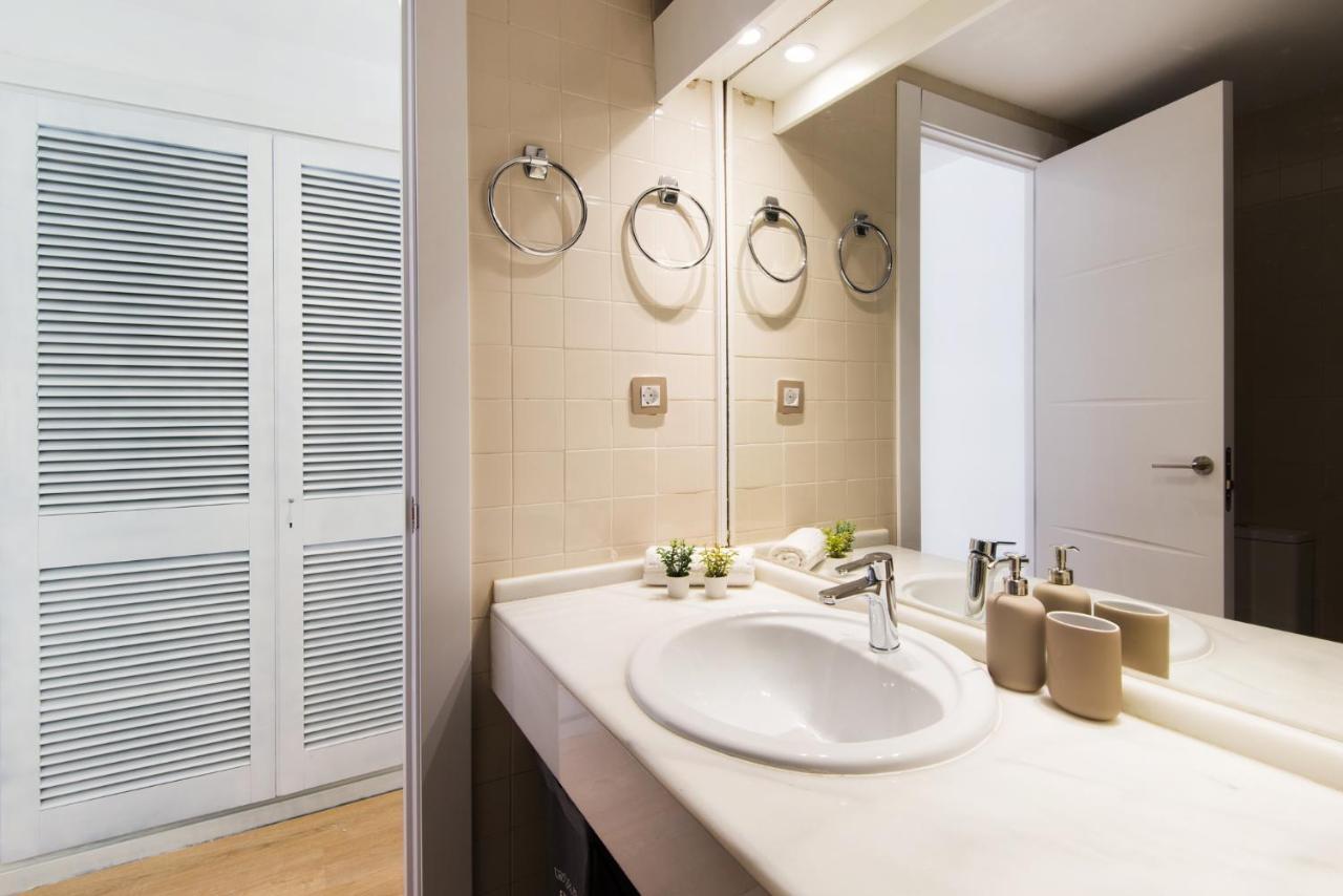 Aloha Puerto Private Apartment 1St Line Carihuela Beach Torremolinos Eksteriør billede