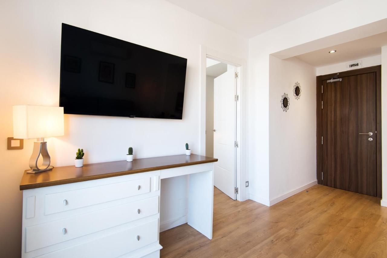 Aloha Puerto Private Apartment 1St Line Carihuela Beach Torremolinos Eksteriør billede